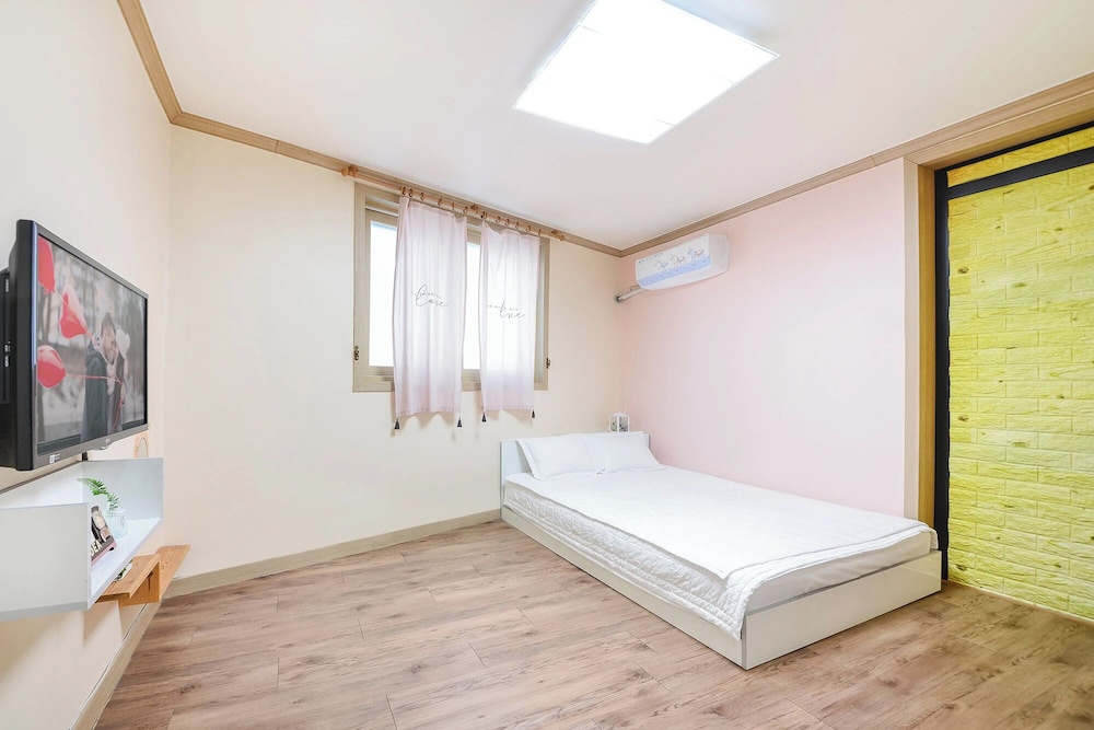 Sokcho Tteurak Pension 25/50
