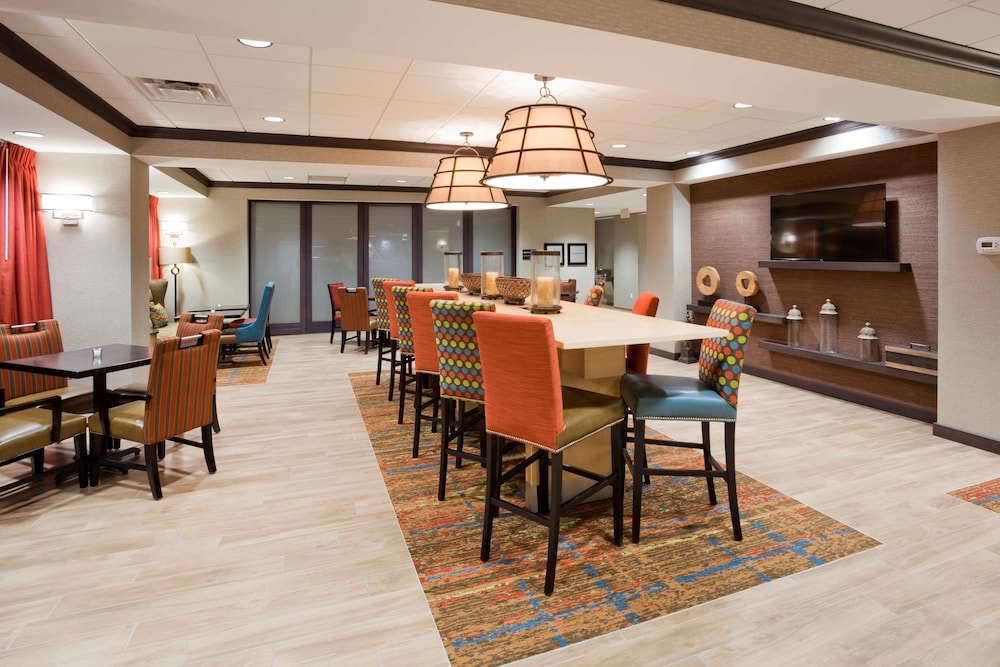 Hampton Inn Minneapolis Roseville 33/42