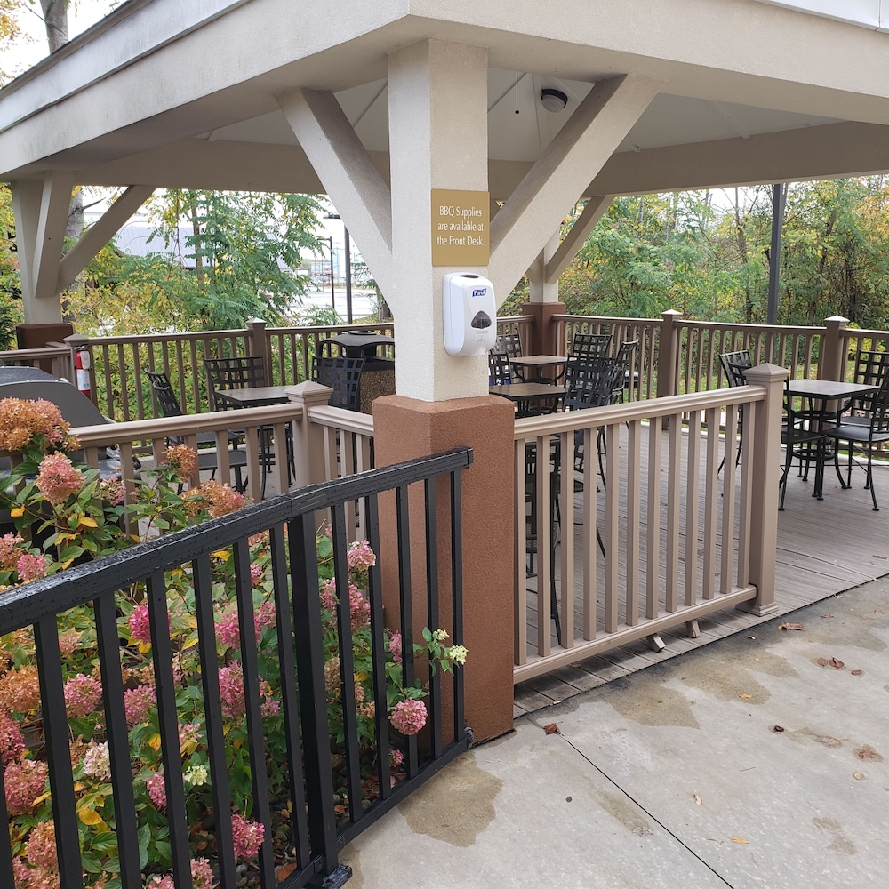 Candlewood Suites GROVE CITY - OUTLET CENTER 12/43