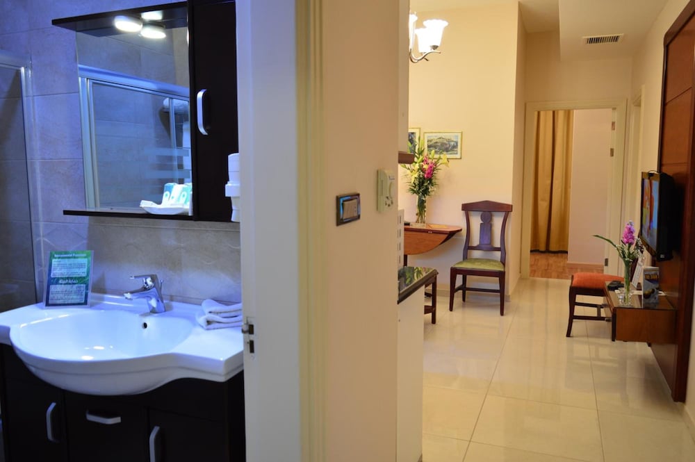 Comfort Hotel Suites 47/48