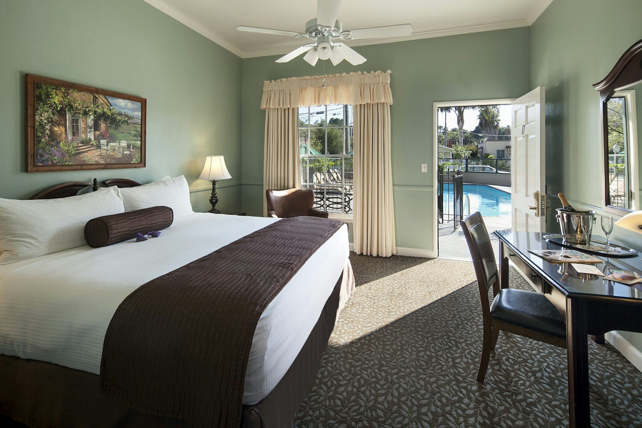 Lavender Inn By The Sea 15/45