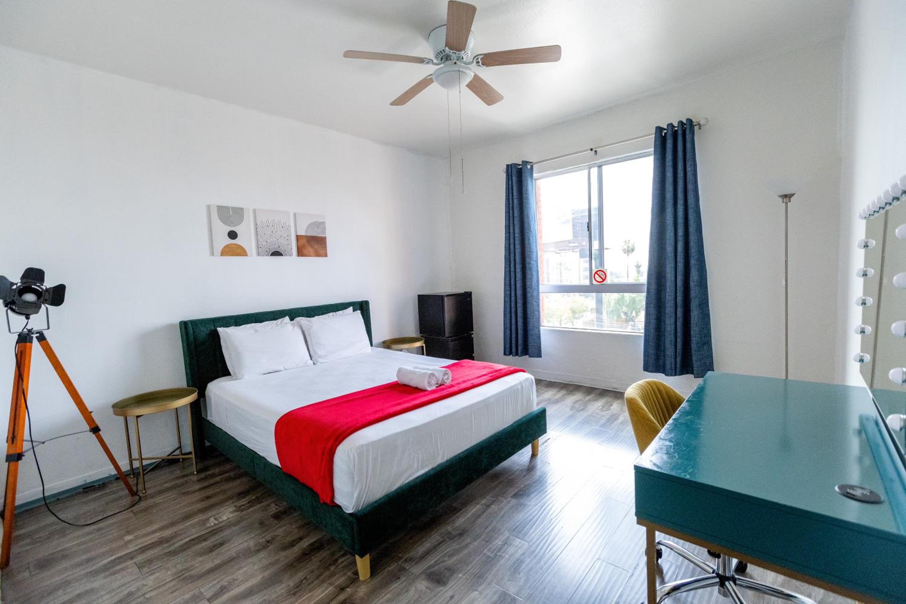 Private, Queen Bed, Shared Bathroom