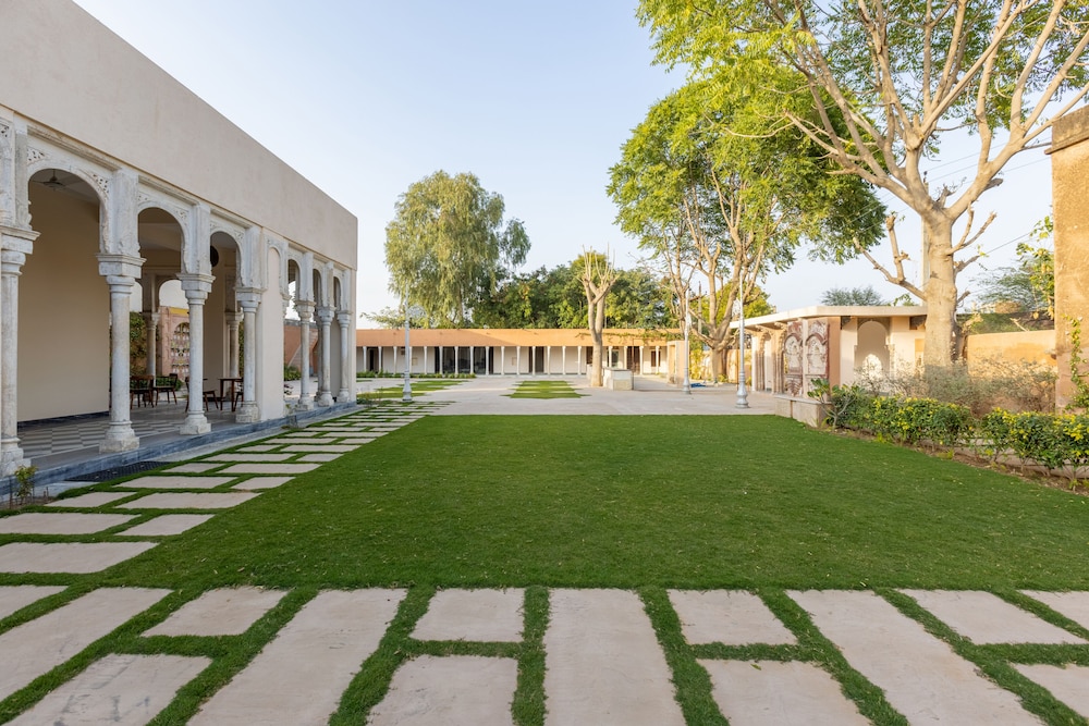 VIVAANA CULTURE HOTEL 46/50