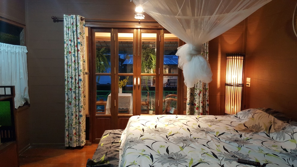 BANG LUANG HOUSE BANGKOK 40/70