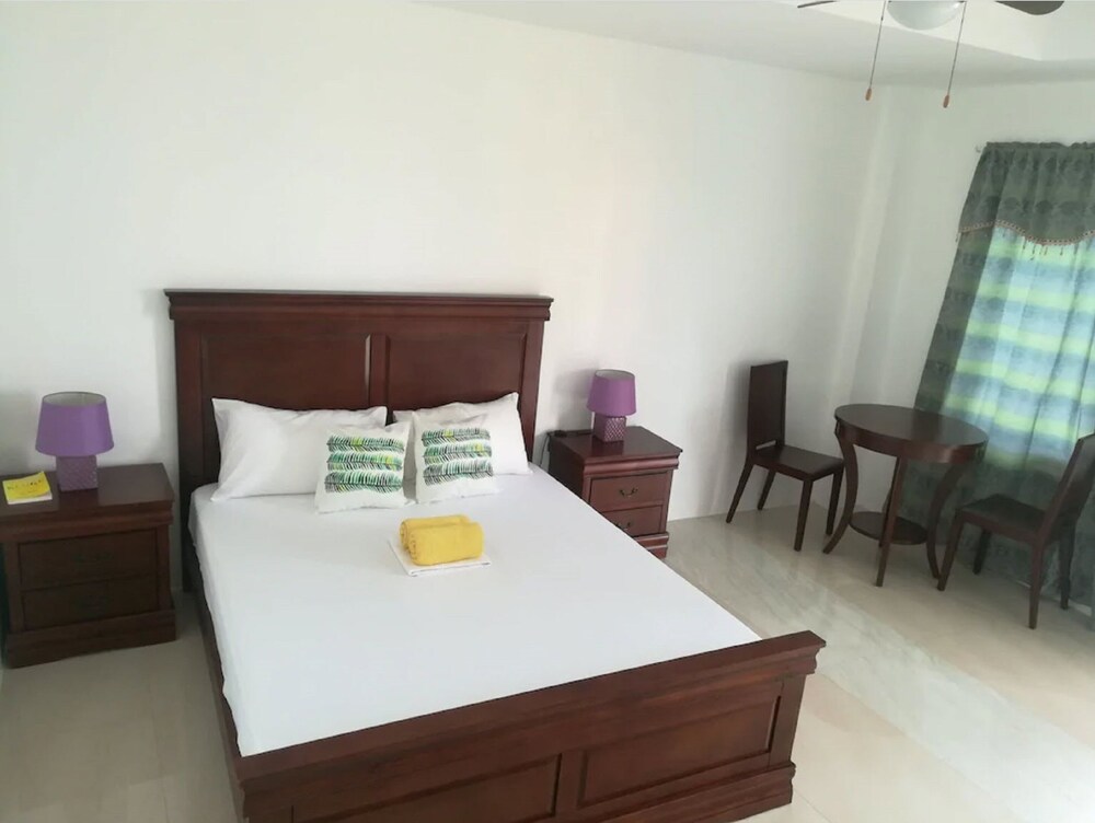 Moalboal Tropics 32/56