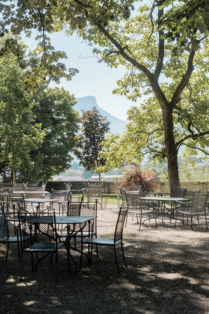 Chateau des Comtes de Challes 40/56