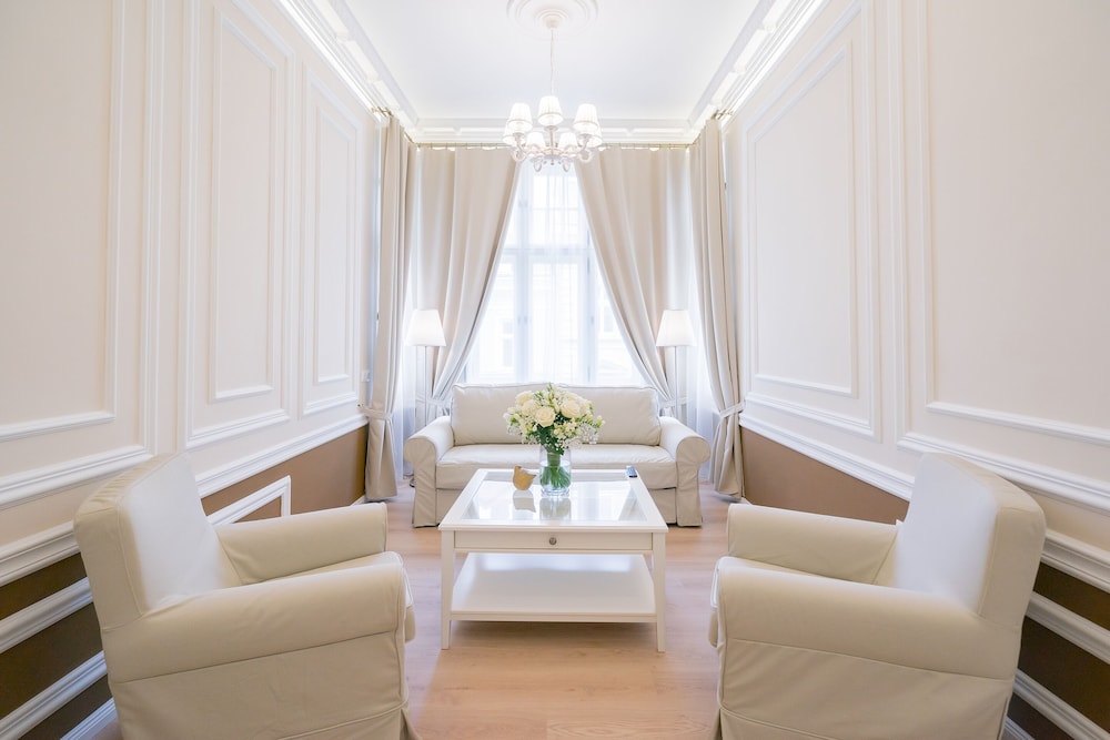 Revelton Suites 43/71