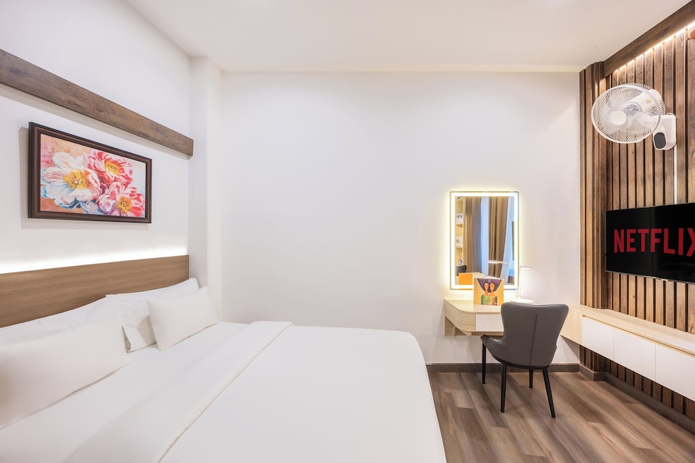 EXECUTIVE, SUITE