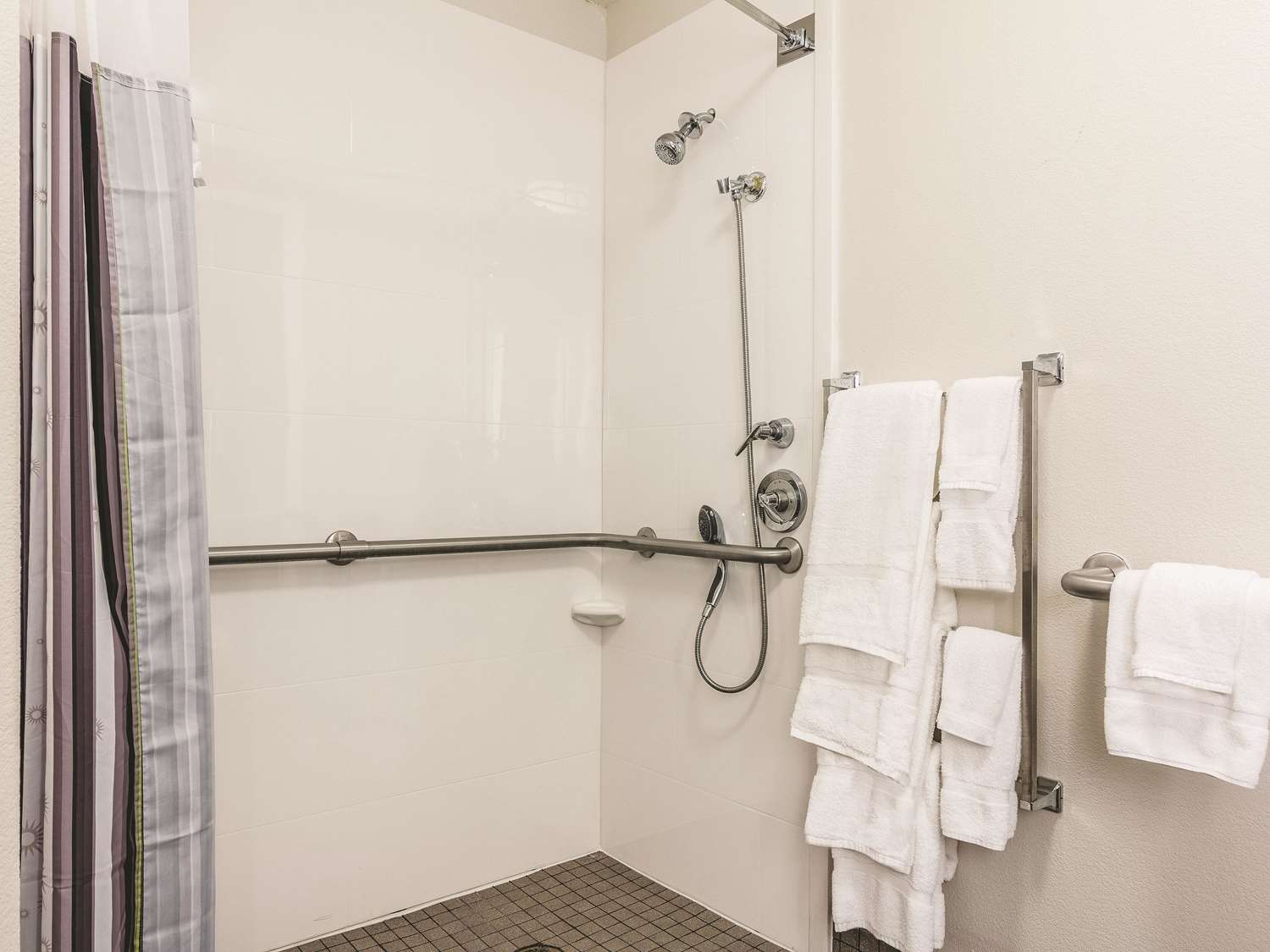 La Quinta Inn & Suites by Wyndham Shreveport Airport 33/33