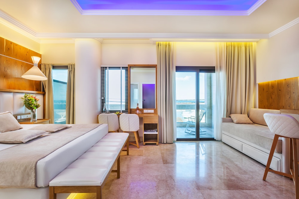 Porto Marine Hotel 24/64