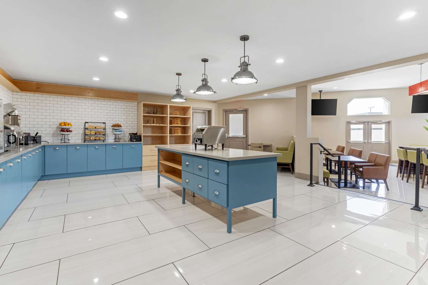 Country Inn & Suites by Radisson, Vallejo Napa Valley, CA 7/35