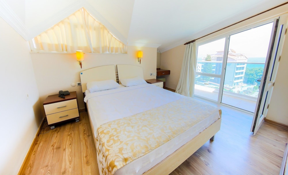 MODA BEACH HOTEL 14/57