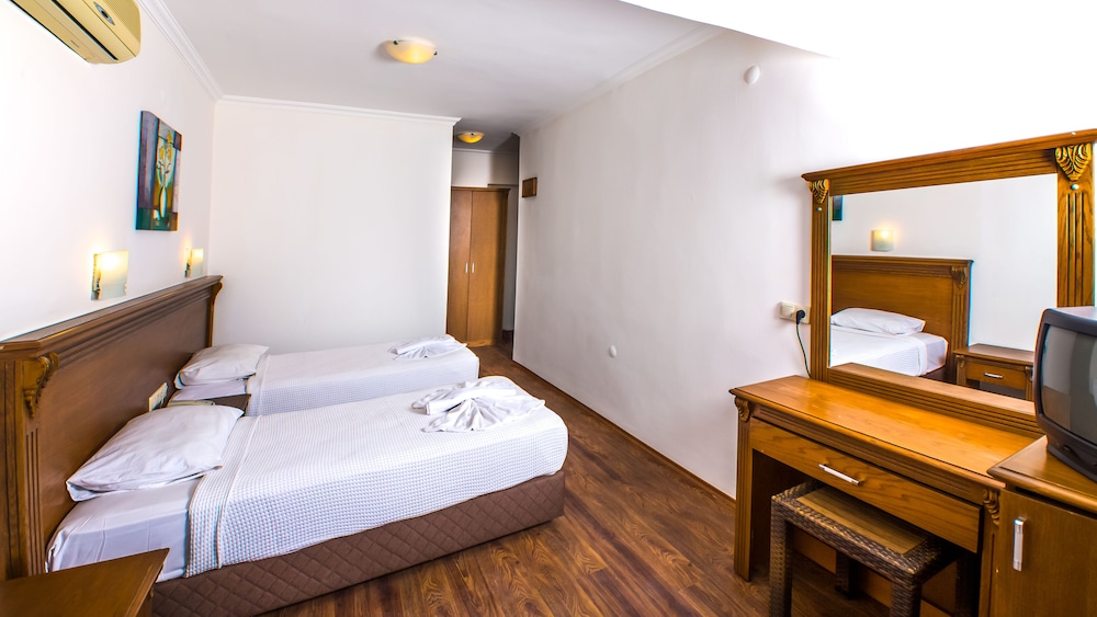غرفة قياسية بسريرين منفصلين بغرفة نوم واحدة، Honeymoon Hotel 3/4