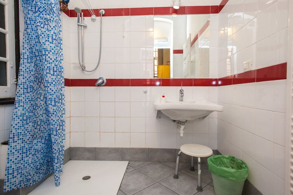 Ostellin Genova Hostel 27/28
