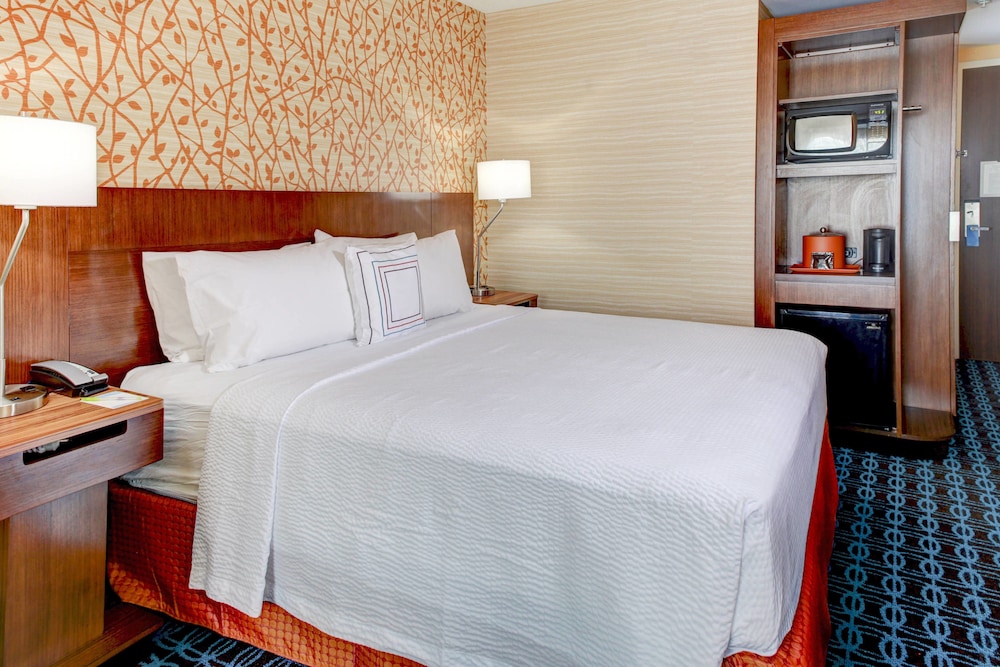 Fairfield Inn And Suites Cape Cod Hyannis 13/38