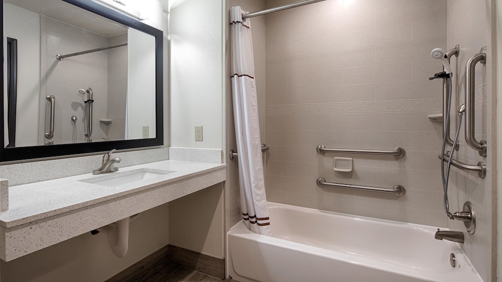 Best Western Plus Ardmore Inn Suites 4/32