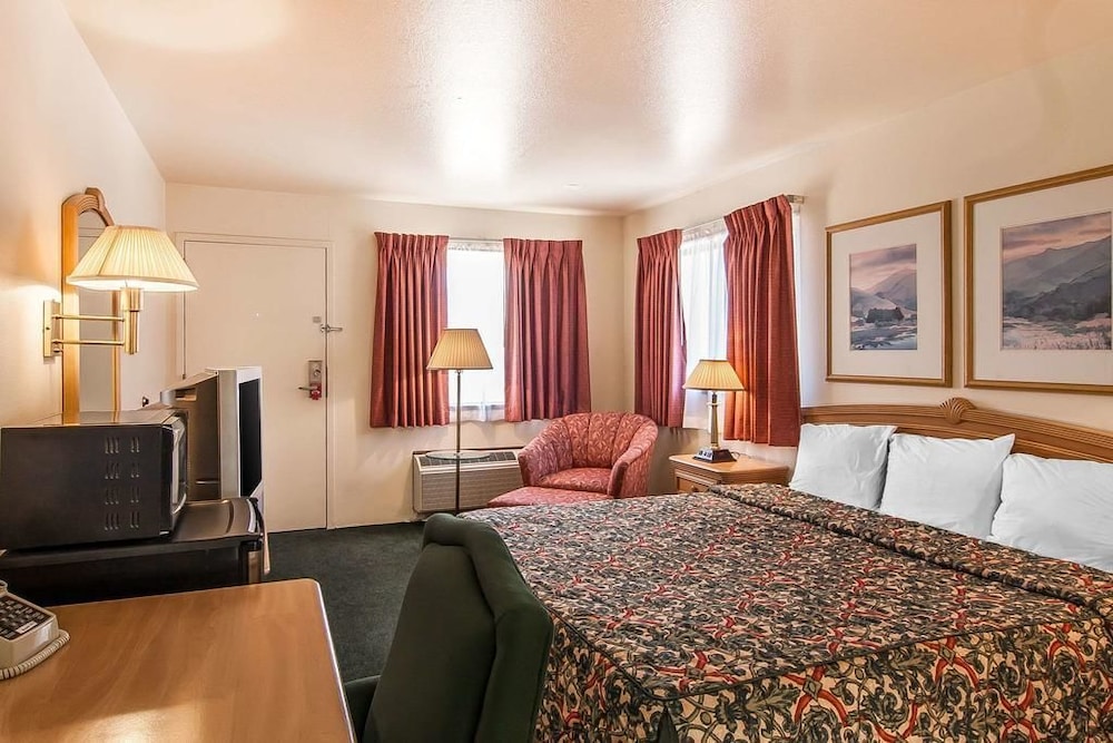 Econo Lodge 17/29