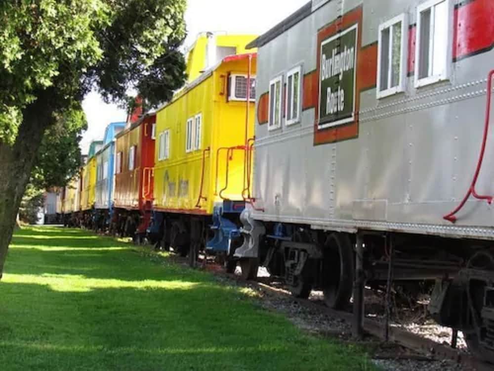 Red Caboose Motel 40/50