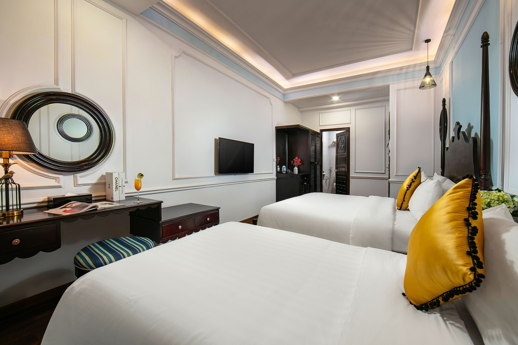 PREMIUM, TWIN BEDS, CITY VIEW, BALCONY