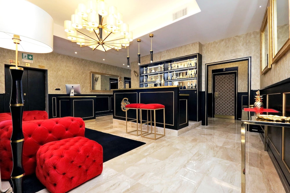 Spanish Diamond Luxury Suites & Jacuzzi 8/39