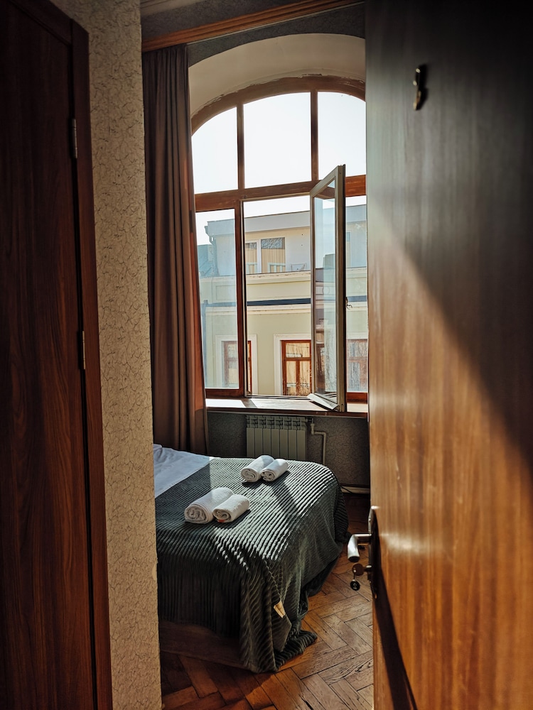Friendly Hotel 32/50