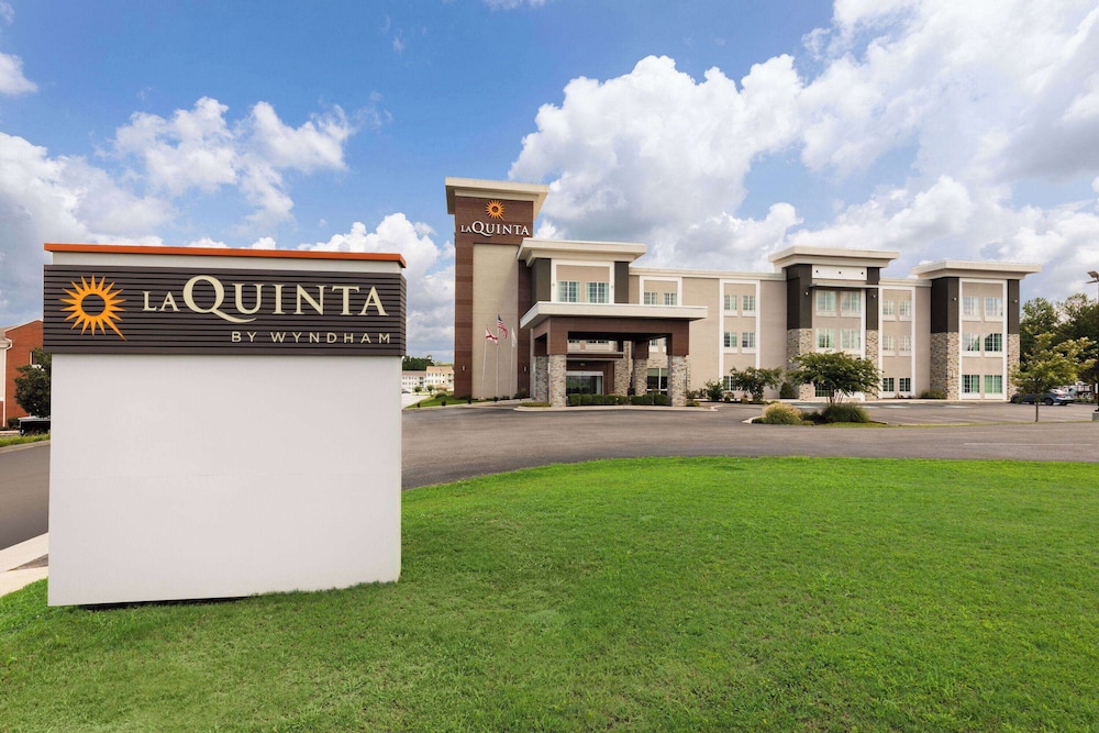 La Quinta Inn and Suites by Wyndham Cullman 42/46