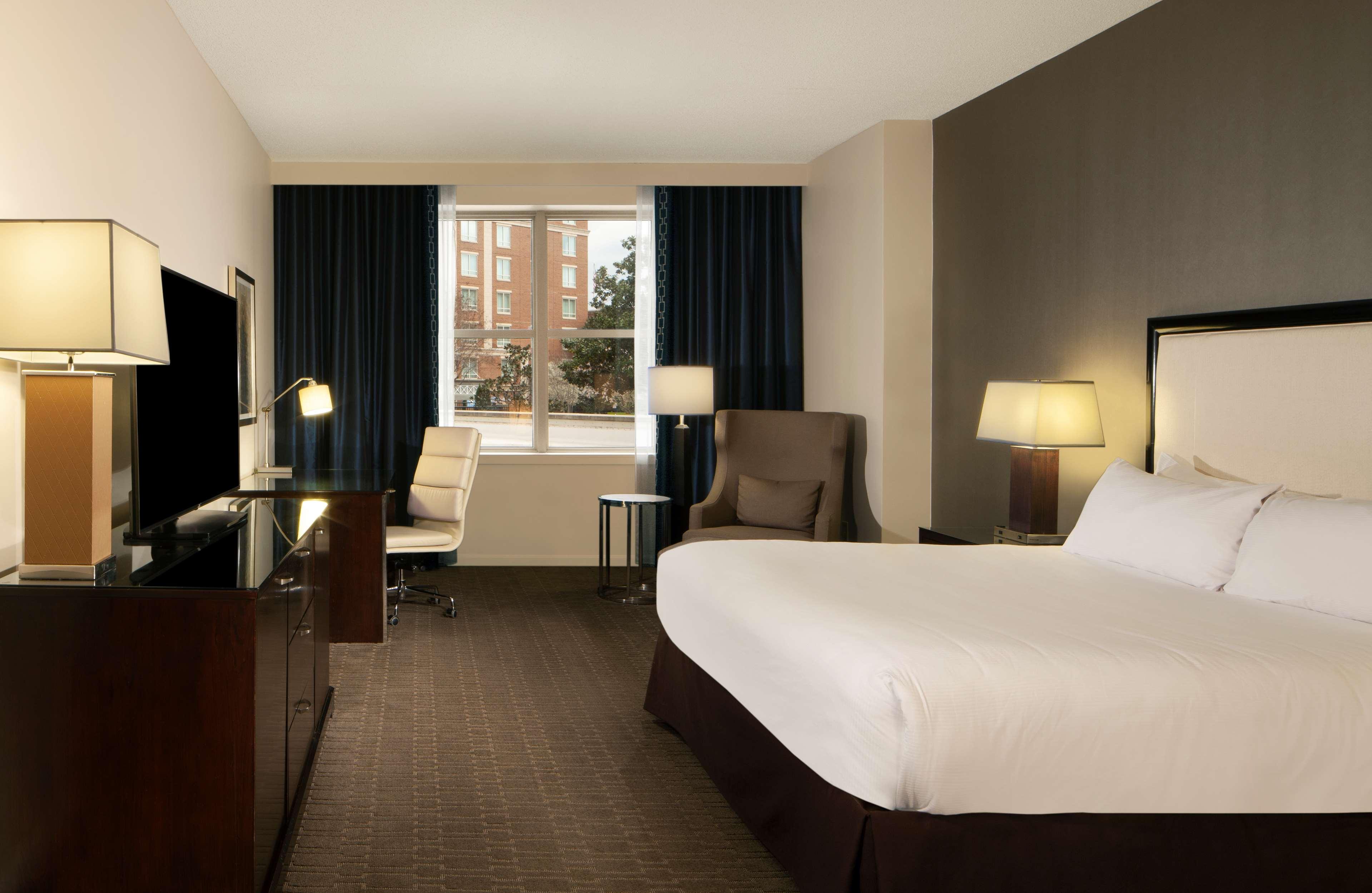 غرفة ديلوكس بسرير مزدوج، Hilton Alexandria Old Town 2/2