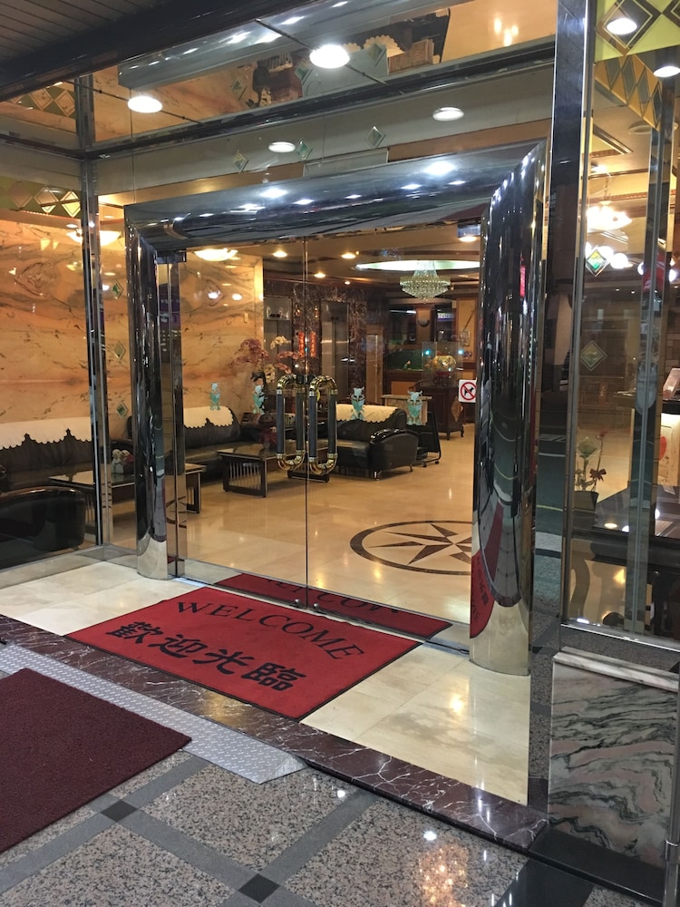 Sunrise Hotel 42/44