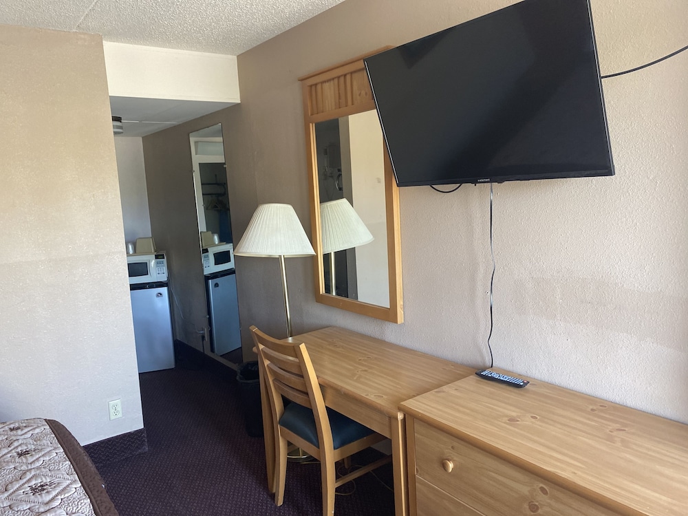 Super 8 by Wyndham Fort Scott 34/49