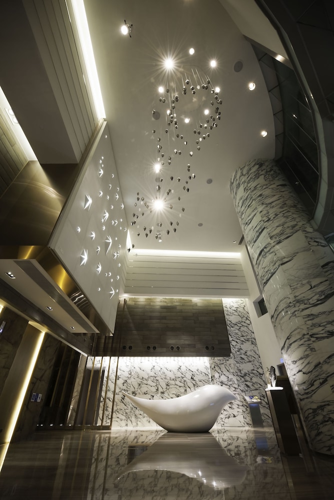 Nina Hotel Kowloon East 11/30
