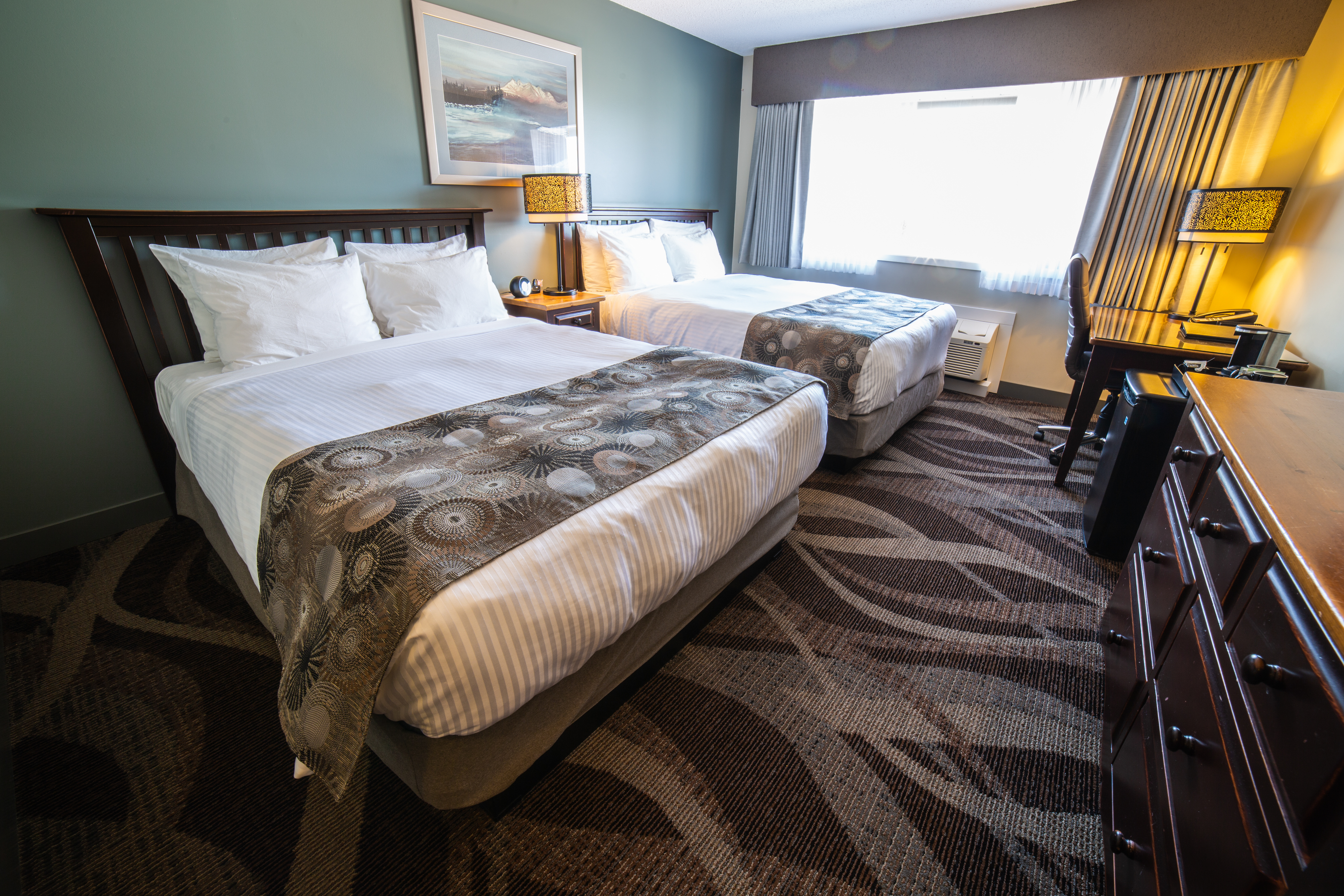 Space, 2 Queen Beds, Pet Friendly، Prestige Hudson Bay Lodge & Conference Centre, WorldHotels 2/8