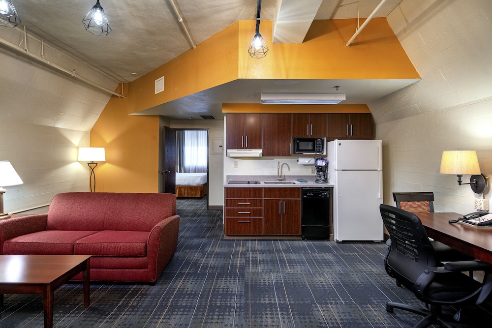 The Suites Hotel at Waterfront Plaza 11/50