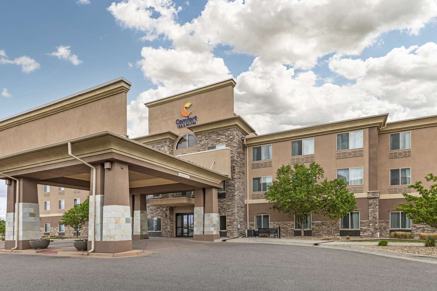 Comfort Inn and Suites Brighton Denver NE Medical Center 32/34