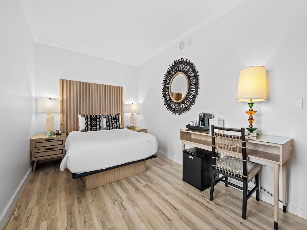 Essential, Queen Bed, No Balcony