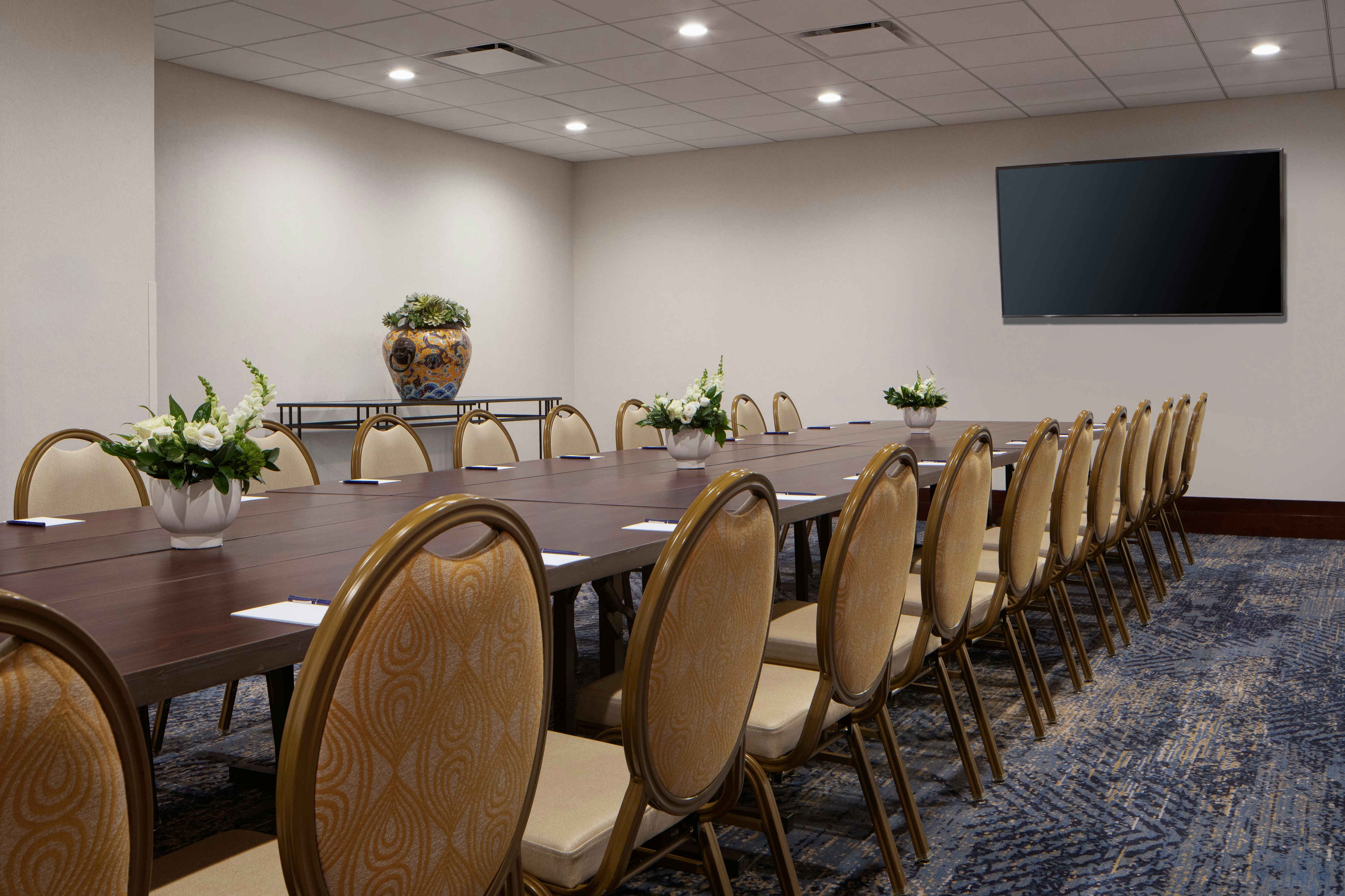 Amway Grand Plaza, Curio Collection by Hilton 57/65