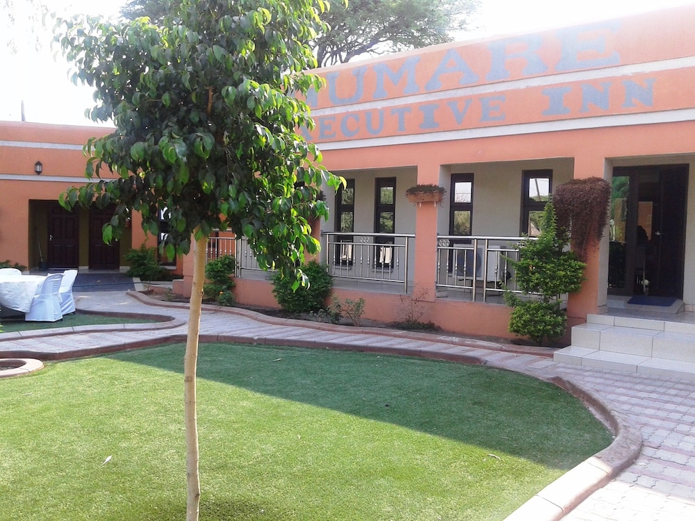 Gumare Executive Lodge 33/47