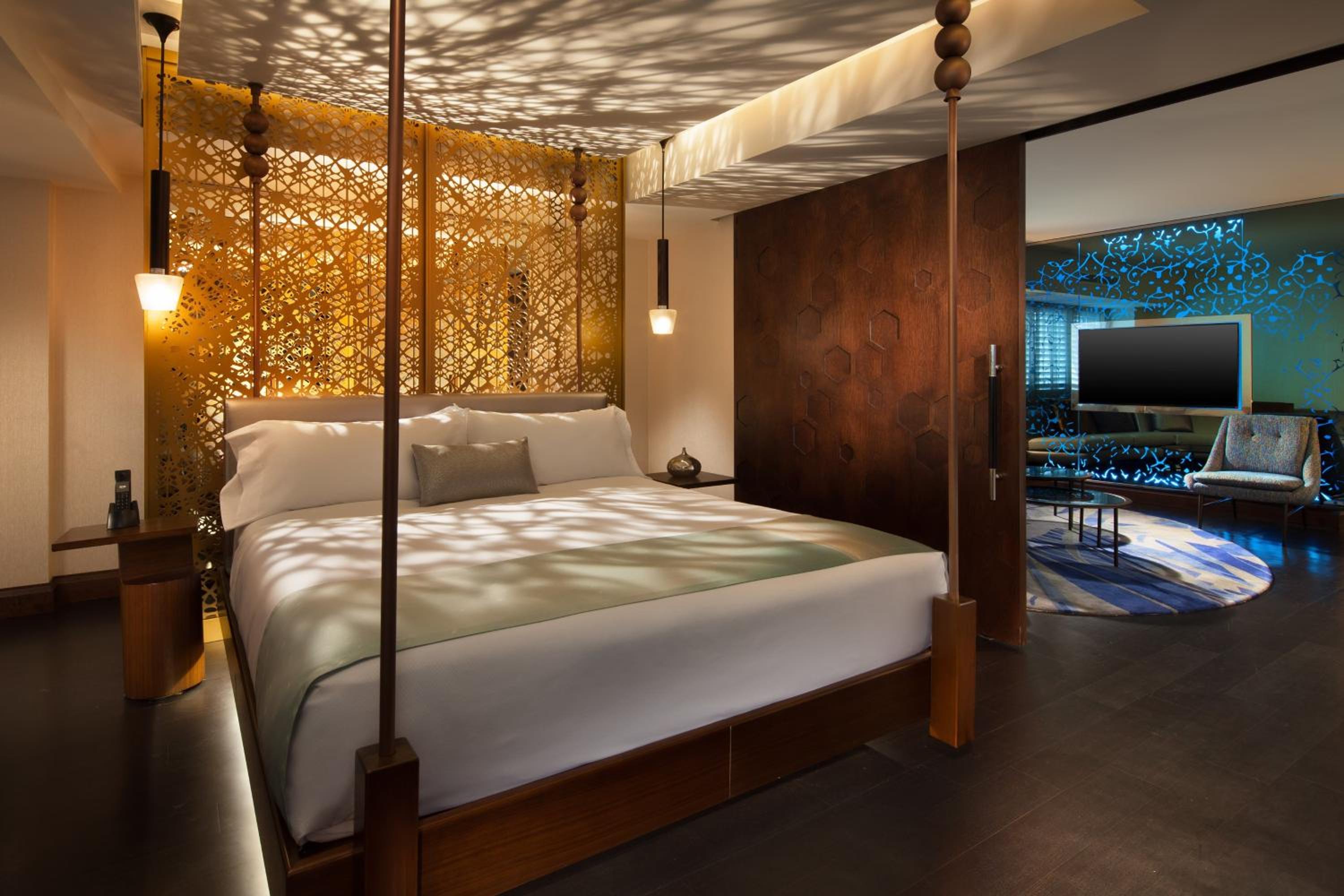1 Bedroom, Presidential, Wow, Extreme, Suite, King Bed