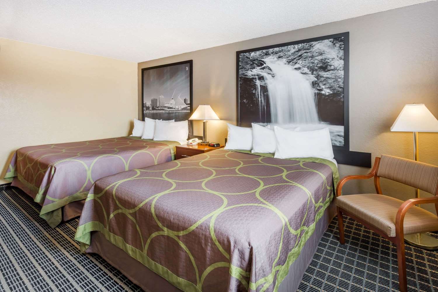 Super 8 by Wyndham Janesville WI 6/19
