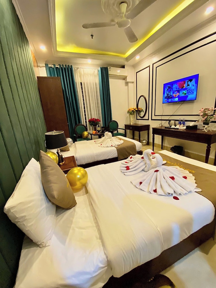 Nam Cuong X Hotel 24/50