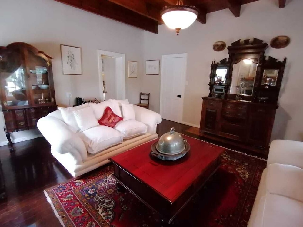 Fiore Guest Accommodation 23/50
