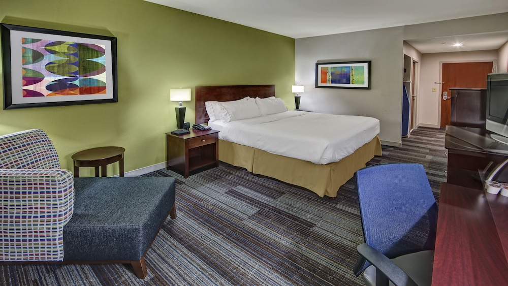 Holiday Inn Express Hotel Suites Cookeville 12/73