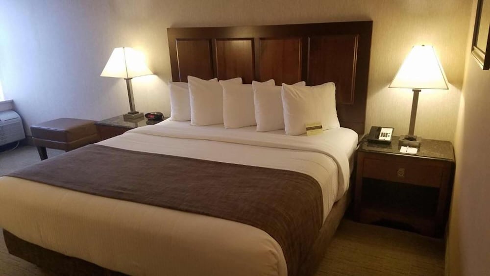 Spark by Hilton Staunton 16/41