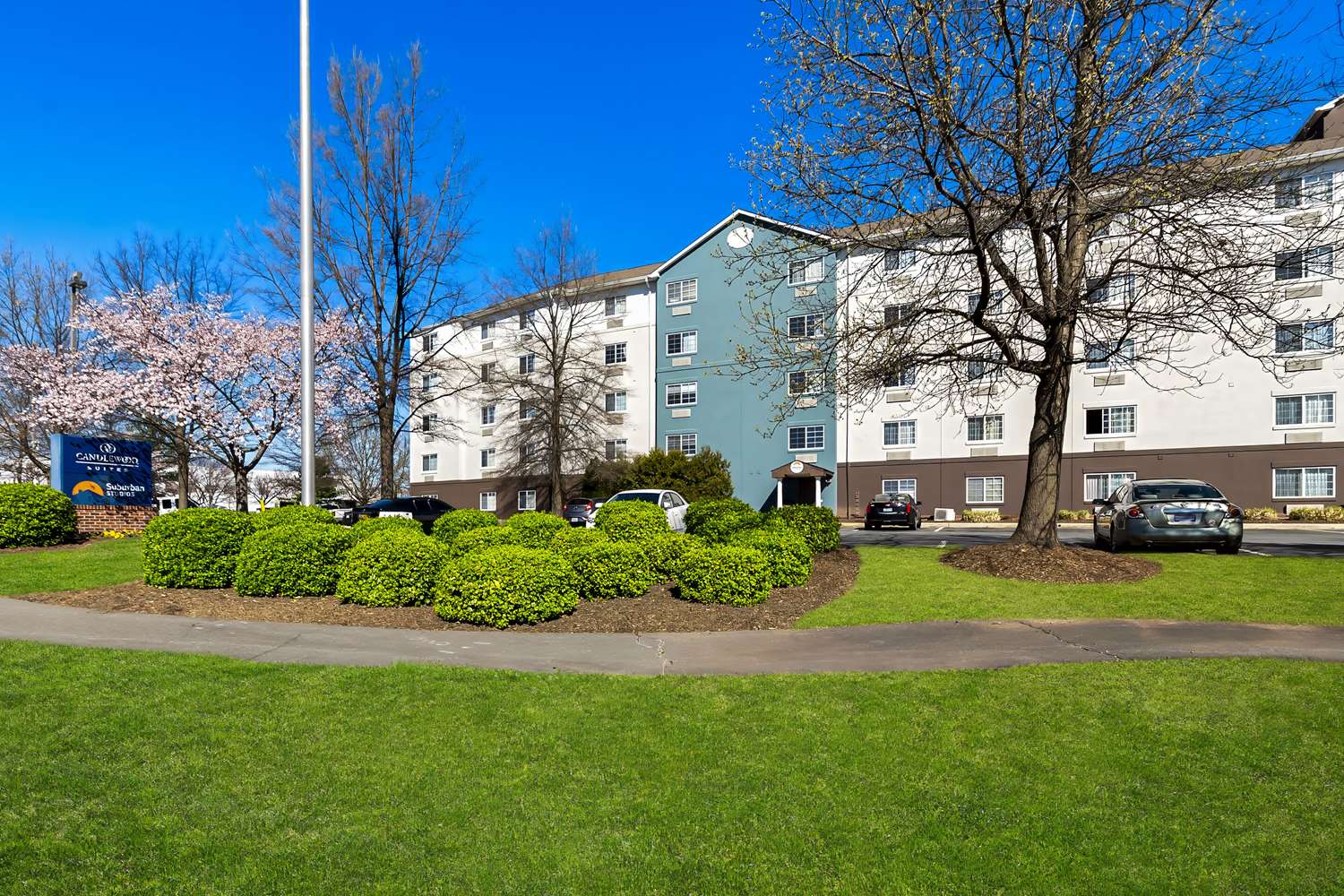 Suburban Studios Sterling - Washington Dulles 15/15