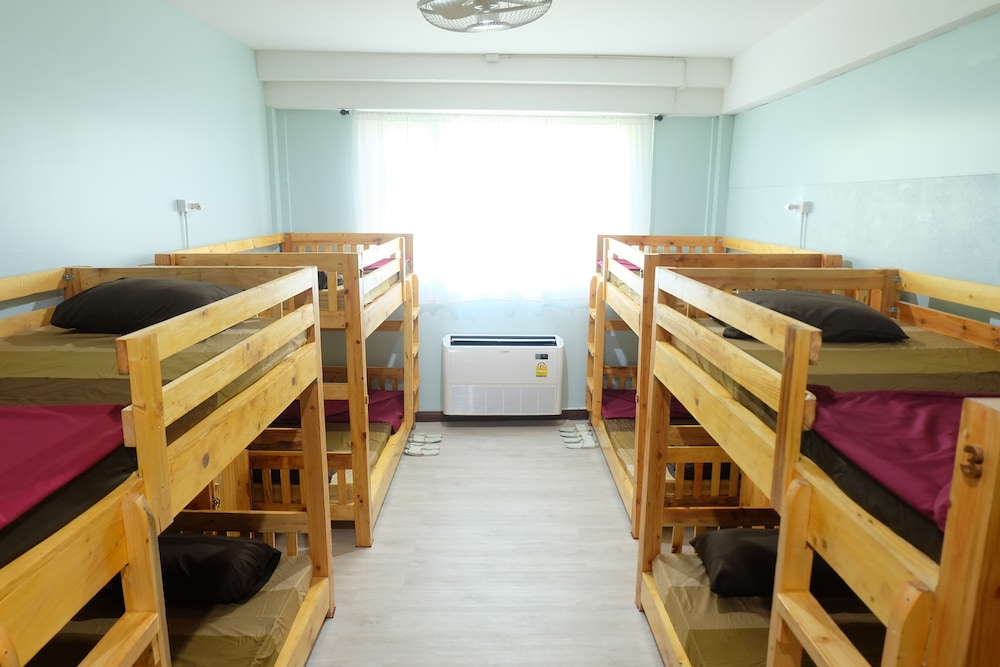 Plearn Hostel 11/20