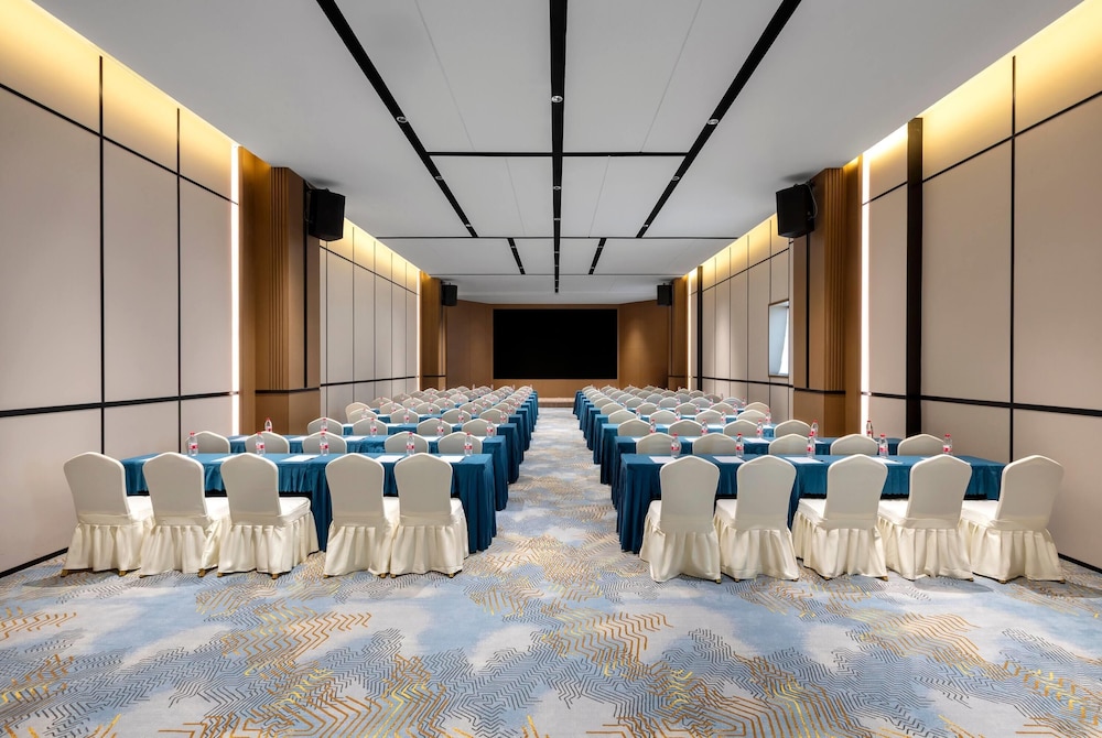 Days Hotel by Wyndham Kunming Yiliang 37/38