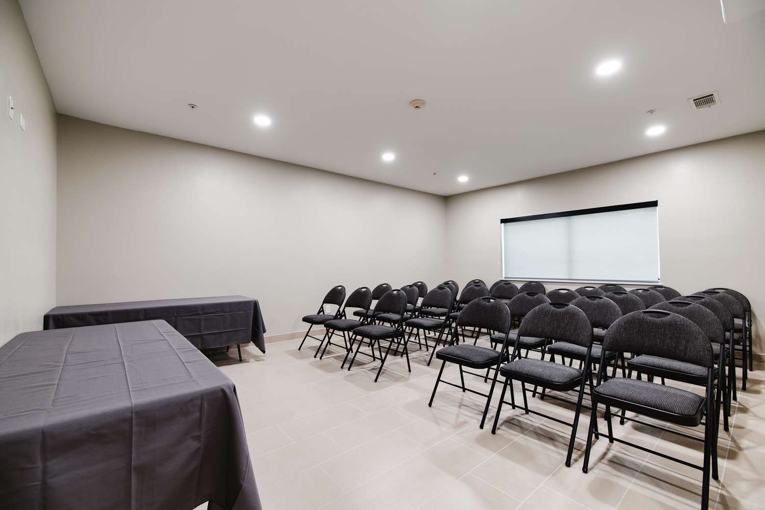 SureStay Studio by Best Western Conroe Downtown 24/26