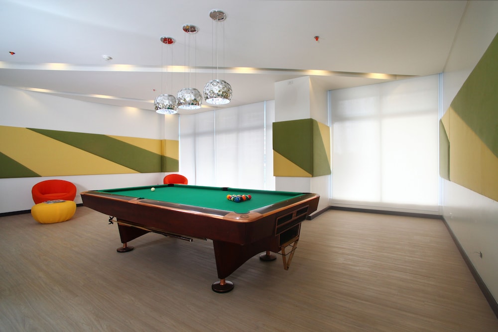 The Exchange Regency Residence Hotel 64/66