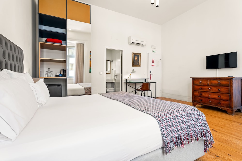 SUPERIOR, DOUBLE OR TWIN BED