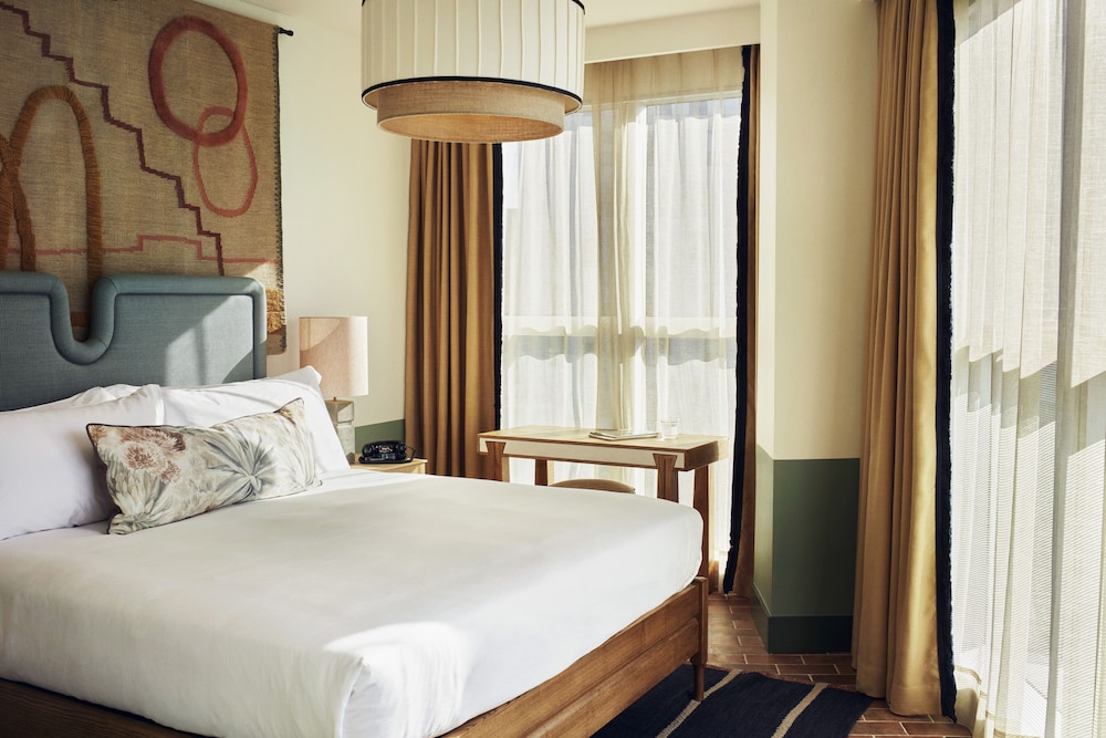 Roomy, King Bed