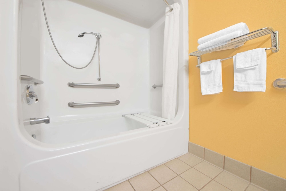 Microtel Inn & Suites By Wyndham Amarillo 8/19